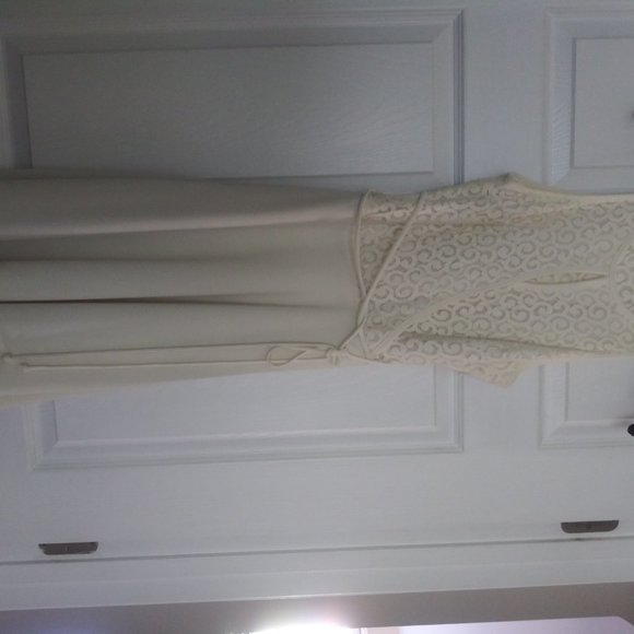 Ivory chiffon and lace dress - Picture 2 of 4